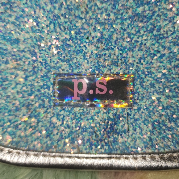 Fuzzy purse and matching headband headband. - Picture 4 of 10